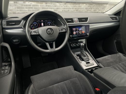 Skoda Superb Combi 1.5 TSI ACT Business Edition | Trekhaak | Camera | Alcantara | Memory | LED | Carplay | Cli... ActivLease financial lease
