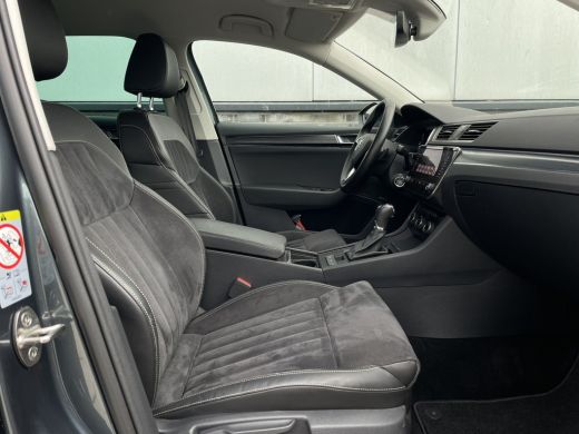 Skoda Superb Combi 1.5 TSI ACT Business Edition | Trekhaak | Camera | Alcantara | Memory | LED | Carplay | Cli... ActivLease financial lease