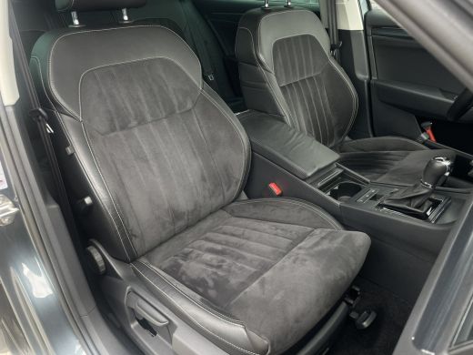Skoda Superb Combi 1.5 TSI ACT Business Edition | Trekhaak | Camera | Alcantara | Memory | LED | Carplay | Cli... ActivLease financial lease