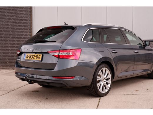 Skoda Superb Combi 1.5 TSI ACT Business Edition | Trekhaak | Camera | Alcantara | Memory | LED | Carplay | Cli... ActivLease financial lease