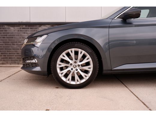 Skoda Superb Combi 1.5 TSI ACT Business Edition | Trekhaak | Camera | Alcantara | Memory | LED | Carplay | Cli... ActivLease financial lease