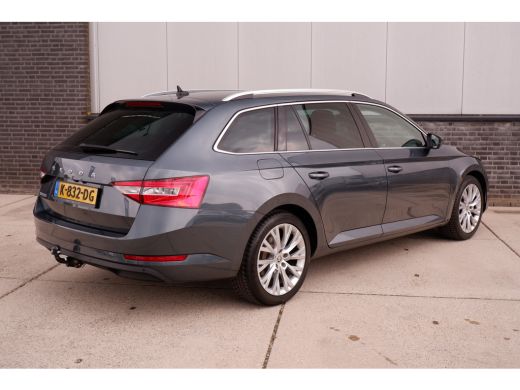 Skoda Superb Combi 1.5 TSI ACT Business Edition | Trekhaak | Camera | Alcantara | Memory | LED | Carplay | Cli... ActivLease financial lease