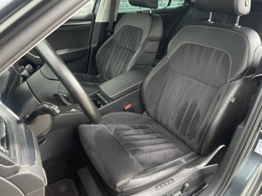 Skoda Superb Combi 1.5 TSI ACT Business Edition | Trekhaak | Camera | Alcantara | Memory | LED | Carplay | Cli... ActivLease financial lease