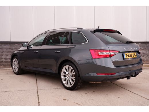 Skoda Superb Combi 1.5 TSI ACT Business Edition | Trekhaak | Camera | Alcantara | Memory | LED | Carplay | Cli... ActivLease financial lease