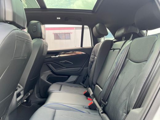 Volkswagen Tiguan R-Line Edition - eHybrid Inclusief €2000,- inruilvoordeel | 'App-Connect' draadloze smartphone in... ActivLease financial lease