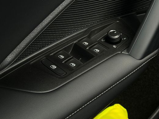 Volkswagen Tiguan R-Line Edition - eHybrid Inclusief €2000,- inruilvoordeel | 'App-Connect' draadloze smartphone in... ActivLease financial lease