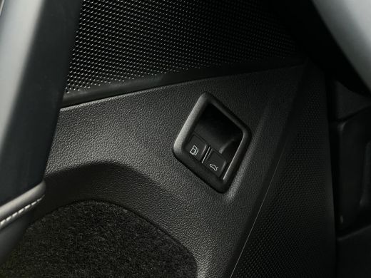 Volkswagen Tiguan R-Line Edition - eHybrid Inclusief €2000,- inruilvoordeel | 'App-Connect' draadloze smartphone in... ActivLease financial lease