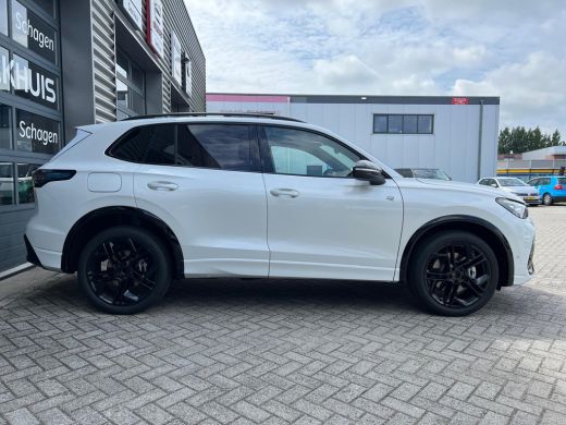Volkswagen Tiguan R-Line Edition - eHybrid Inclusief €2000,- inruilvoordeel | 'App-Connect' draadloze smartphone in... ActivLease financial lease