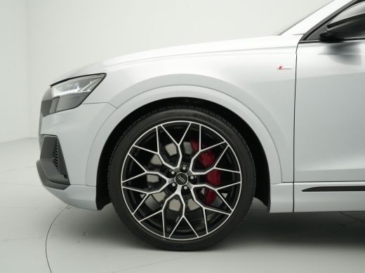 Audi Q8 55 TFSI e 381 pk quattro S-Line Panorama Matrix Led Camera Luchtvering Stoelverwarming Navigatie ... ActivLease financial lease