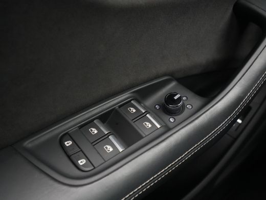 Audi Q8 55 TFSI e 381 pk quattro S-Line Panorama Matrix Led Camera Luchtvering Stoelverwarming Navigatie ... ActivLease financial lease