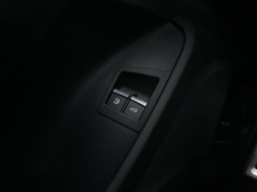 Audi Q8 55 TFSI e 381 pk quattro S-Line Panorama Matrix Led Camera Luchtvering Stoelverwarming Navigatie ... ActivLease financial lease