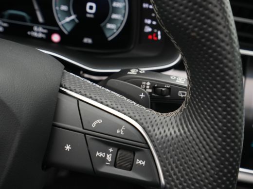 Audi Q8 55 TFSI e 381 pk quattro S-Line Panorama Matrix Led Camera Luchtvering Stoelverwarming Navigatie ... ActivLease financial lease