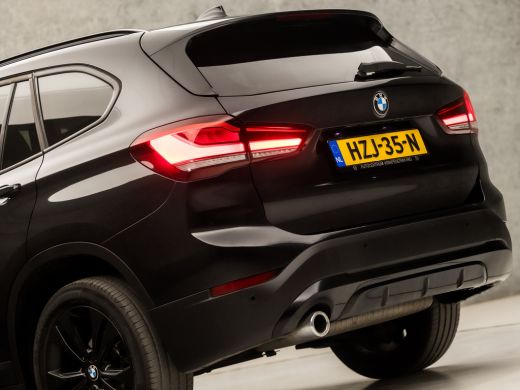 BMW X1 sDrive18i High Executive Automaat (GROOT NAVI, DEALER ONDERHOUDEN, CLIMATE, LEDER, GETINT GLAS, S... ActivLease financial lease