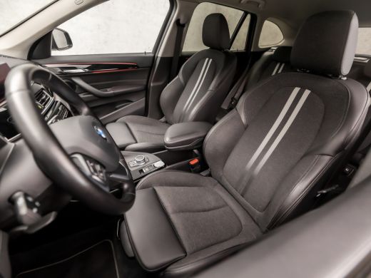 BMW X1 sDrive18i High Executive Automaat (GROOT NAVI, DEALER ONDERHOUDEN, CLIMATE, LEDER, GETINT GLAS, S... ActivLease financial lease