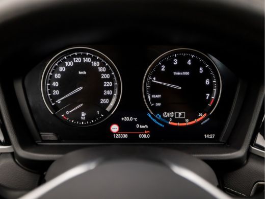 BMW X1 sDrive18i High Executive Automaat (GROOT NAVI, DEALER ONDERHOUDEN, CLIMATE, LEDER, GETINT GLAS, S... ActivLease financial lease