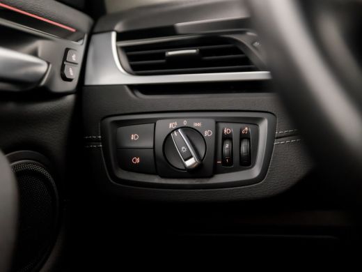 BMW X1 sDrive18i High Executive Automaat (GROOT NAVI, DEALER ONDERHOUDEN, CLIMATE, LEDER, GETINT GLAS, S... ActivLease financial lease