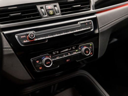 BMW X1 sDrive18i High Executive Automaat (GROOT NAVI, DEALER ONDERHOUDEN, CLIMATE, LEDER, GETINT GLAS, S... ActivLease financial lease