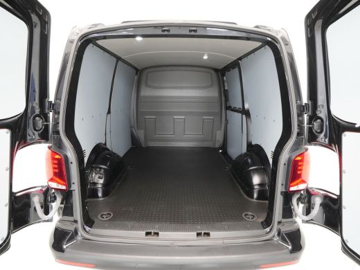 Volkswagen Transporter 2.0 TDI 150pk DSG L1H1 28 Bulli Navigatie Leder Led Acc Pdc Carplay ActivLease financial lease