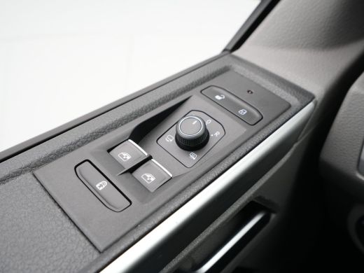 Volkswagen Transporter 2.0 TDI 150pk DSG L1H1 28 Bulli Navigatie Leder Led Acc Pdc Carplay ActivLease financial lease