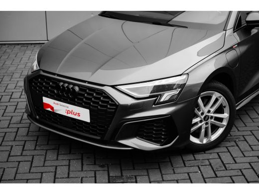 Audi A3 Sportback S edition Alcantara/Ledere bekleding | Trekhaak | Cruise Control Adaptief | Stoelvw. vo... ActivLease financial lease