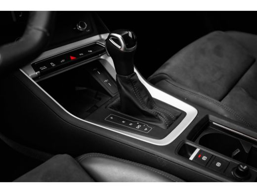 Audi Q3 45 TFSI e Advanced Edition ActivLease financial lease