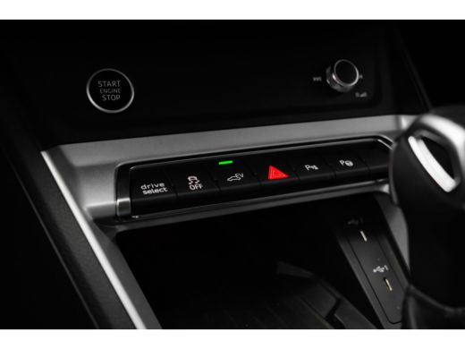 Audi Q3 45 TFSI e Advanced Edition ActivLease financial lease