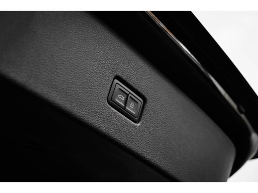 Audi Q8 60 TFSI e quattro Pro Line S Competition 490PK | Trekhaak | Valcona Ledere Stoelen | Stoelventila... ActivLease financial lease