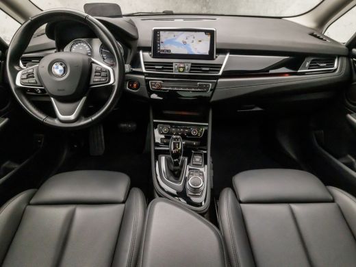 BMW 2 Serie Gran Tourer 218i Sportline 7 Persoons Automaat (PANORAMADAK, GROOT NAVI, HEAD-UP DISPLAY, LEDER, ... ActivLease financial lease