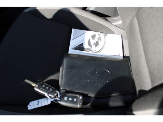 Hyundai Kona 1.0 T-GDI Comfort | Achterbank in delen neerklapbaar | Achteruitrijcamera | Alarm klasse 1(startb... ActivLease financial lease