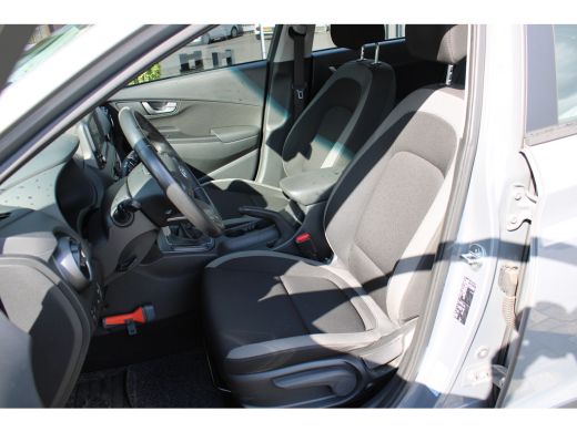 Hyundai Kona 1.0 T-GDI Comfort | Achterbank in delen neerklapbaar | Achteruitrijcamera | Alarm klasse 1(startb... ActivLease financial lease