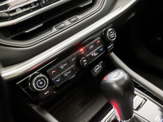 Jeep Compass 4xe 240 Plug-in Hybrid Electric Limited 240Pk Automaat (PANORAMADAK, APPLE CARPLAY, MEMORY SEATS,... ActivLease financial lease