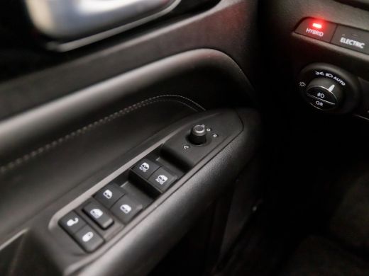 Jeep Compass 4xe 240 Plug-in Hybrid Electric Limited 240Pk Automaat (PANORAMADAK, APPLE CARPLAY, MEMORY SEATS,... ActivLease financial lease