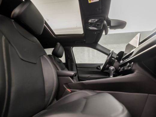 Jeep Compass 4xe 240 Plug-in Hybrid Electric Limited 240Pk Automaat (PANORAMADAK, APPLE CARPLAY, MEMORY SEATS,... ActivLease financial lease