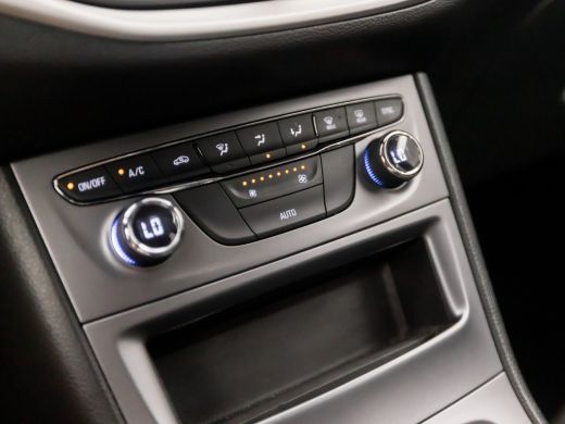 Opel Astra Sports Tourer 1.2 Sport (APPLE CARPLAY, NAVIGATIE, CAMERA, CLIMATE, CRUISE, SPORTSTOELEN, PARKEER... ActivLease financial lease