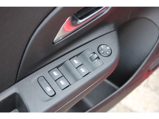 Opel Corsa 1.2 T. 100 pk YES 5drs / Navigatie via Carplay / Parkeersensoren / Stuur -en Stoelverwarming / Ai... ActivLease financial lease