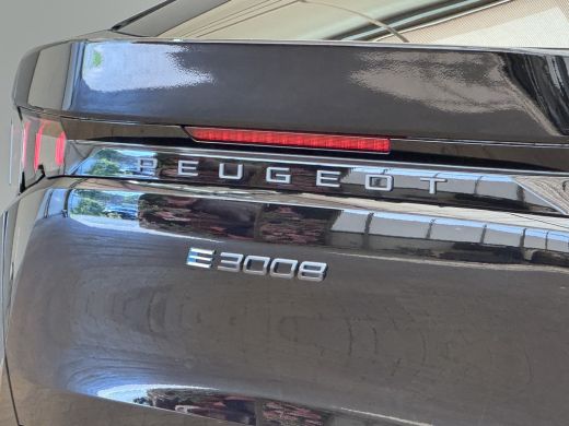Peugeot e-3008 Allure 73 kWh | Navigatie | Climate | 360 Camera | Apple Carplay/Android Auto | | 11 kW lader | A... ActivLease financial lease