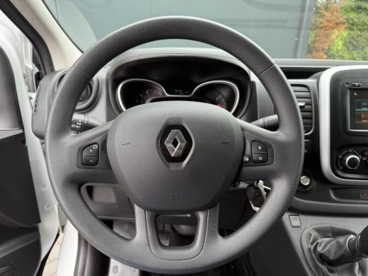 Renault Trafic 2.0 dCi 120 PK / L1H1 / 1e EIG. / 2x SCHUIFDEUR / TREKHAAK / AIRCO / CRUISE / NAVI ActivLease financial lease