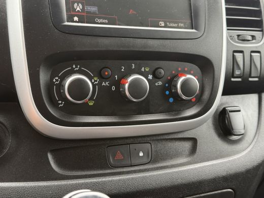 Renault Trafic 2.0 dCi 120 PK / L1H1 / 1e EIG. / 2x SCHUIFDEUR / TREKHAAK / AIRCO / CRUISE / NAVI ActivLease financial lease