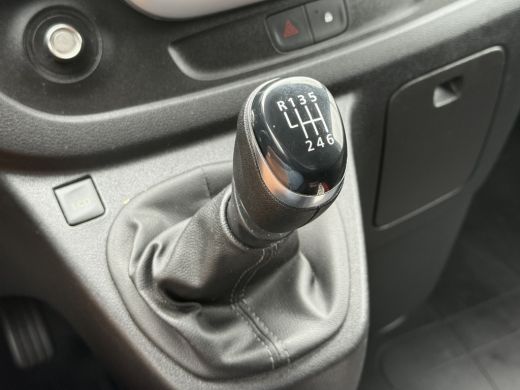 Renault Trafic 2.0 dCi 120 PK / L1H1 / 1e EIG. / 2x SCHUIFDEUR / TREKHAAK / AIRCO / CRUISE / NAVI ActivLease financial lease