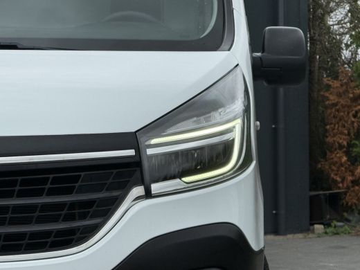 Renault Trafic 2.0 dCi 120 PK / L1H1 / 1e EIG. / 2x SCHUIFDEUR / TREKHAAK / AIRCO / CRUISE / NAVI ActivLease financial lease