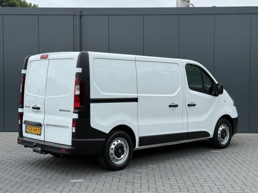 Renault Trafic 2.0 dCi 120 PK / L1H1 / 1e EIG. / 2x SCHUIFDEUR / TREKHAAK / AIRCO / CRUISE / NAVI ActivLease financial lease