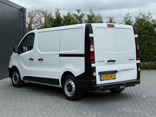 Renault Trafic 2.0 dCi 120 PK / L1H1 / 1e EIG. / 2x SCHUIFDEUR / TREKHAAK / AIRCO / CRUISE / NAVI ActivLease financial lease