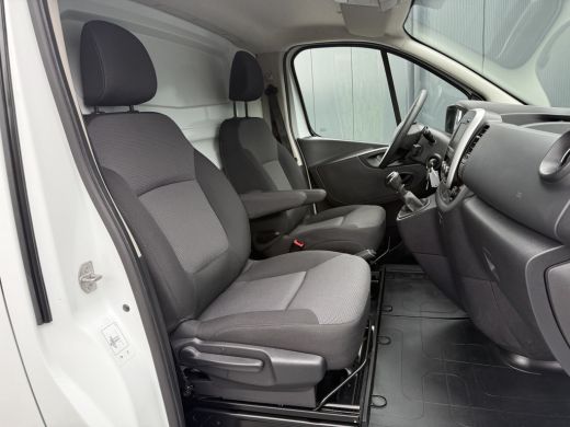 Renault Trafic 2.0 dCi 120 PK / L1H1 / 1e EIG. / 2x SCHUIFDEUR / TREKHAAK / AIRCO / CRUISE / NAVI ActivLease financial lease