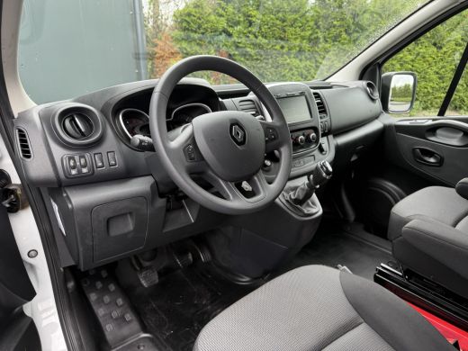 Renault Trafic 2.0 dCi 120 PK / L1H1 / 1e EIG. / 2x SCHUIFDEUR / TREKHAAK / AIRCO / CRUISE / NAVI ActivLease financial lease