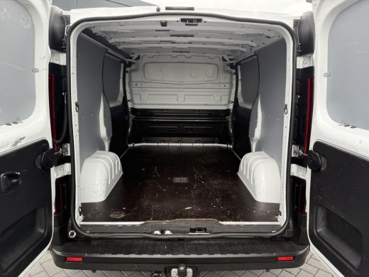Renault Trafic 2.0 dCi 120 PK / L1H1 / 1e EIG. / 2x SCHUIFDEUR / TREKHAAK / AIRCO / CRUISE / NAVI ActivLease financial lease