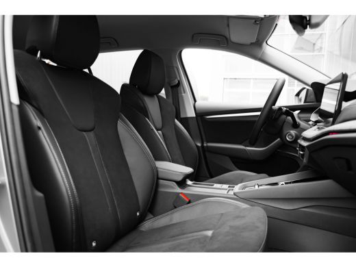 Skoda Octavia Combi Business Edition | Achteruitrijcamera | Chromen grille | Cruise control met speedlimiter ActivLease financial lease