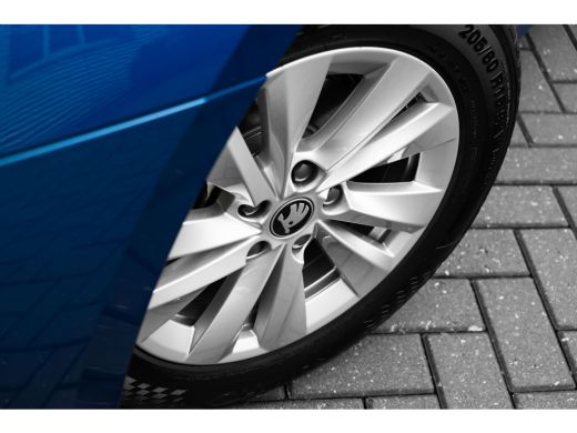 Skoda Octavia Combi Business Edition | Achteruitrijcamera | Chromen grille | Cruise control met speedlimiter ActivLease financial lease