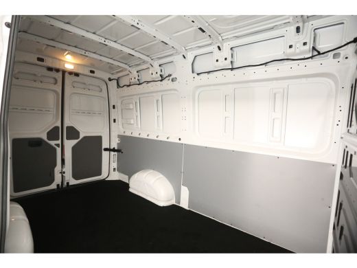 Volkswagen Crafter 30 2.0 TDI L3H3 | BPM VRIJ | Airco | Carplay | Cruise | 3-Zits | Parkeersens. | 17"LMV | Zonneklep ActivLease financial lease