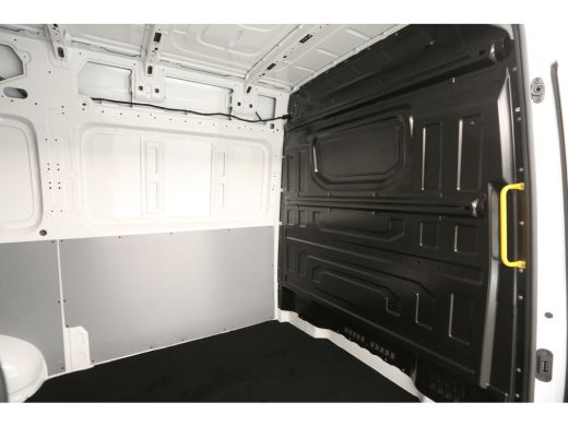 Volkswagen Crafter 30 2.0 TDI L3H3 | BPM VRIJ | Airco | Carplay | Cruise | 3-Zits | Parkeersens. | 17"LMV | Zonneklep ActivLease financial lease