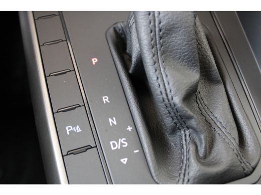 Volkswagen Polo 1.0 TSI R-Line Edition | Airco (automatisch) | Cruise control adaptief | Navigatiesysteem ActivLease financial lease